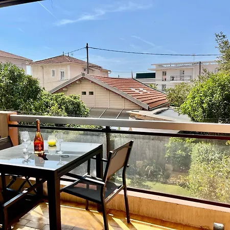 Les Pins Yourhosthelper דירה