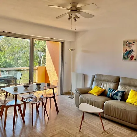 Les Pins Yourhosthelper 케인즈수르메르